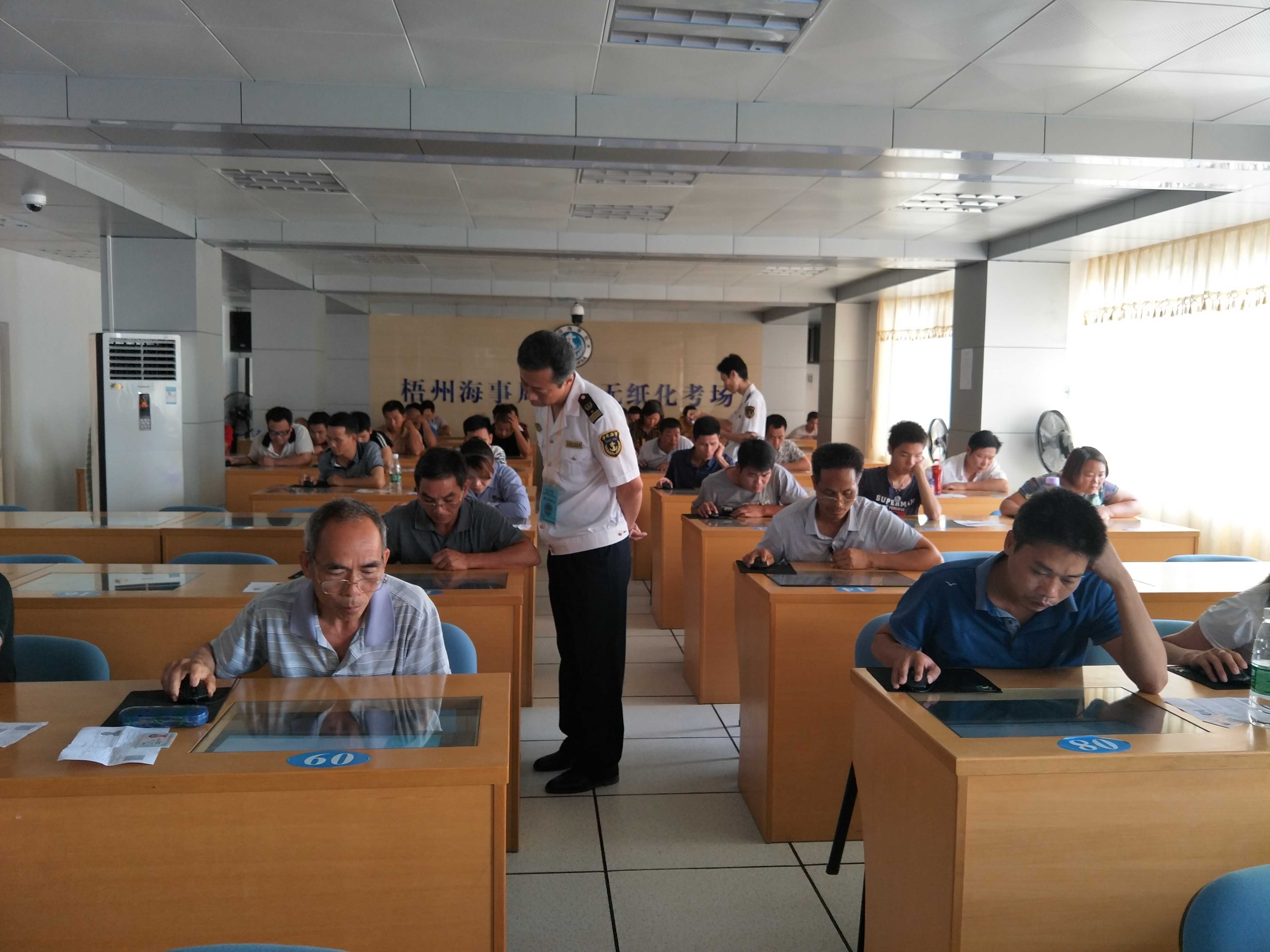 绿色港口靠大家 使用岸电顶呱呱